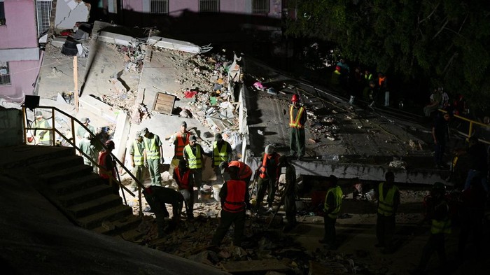 Emergency services work at the site of a collapsed building after an earthquake, in Caracas, Venezuela, June 24, 2026. REUTERS/Gaby Oraa