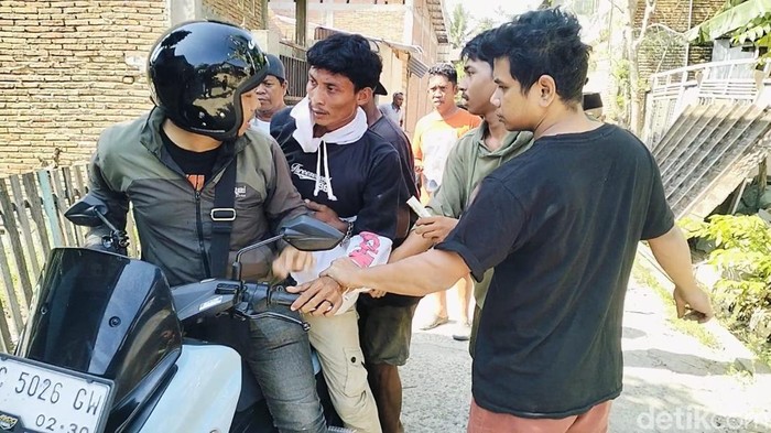 Polisi menangkap pria berinisial MS (26) usai dikejar-kejar warga Polman saat diketahui hendak menjual sepeda motor hasil curiannya.