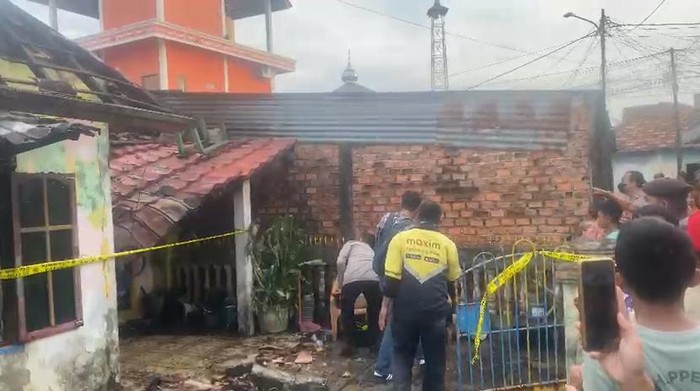Polisi olah TKP kebakaran di Gandus Palembang