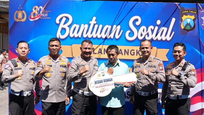 Polresta Sidoarjo bedah rumah warga jelang Hari Bhayangkara ke-80, Kamis (25/6/2026).