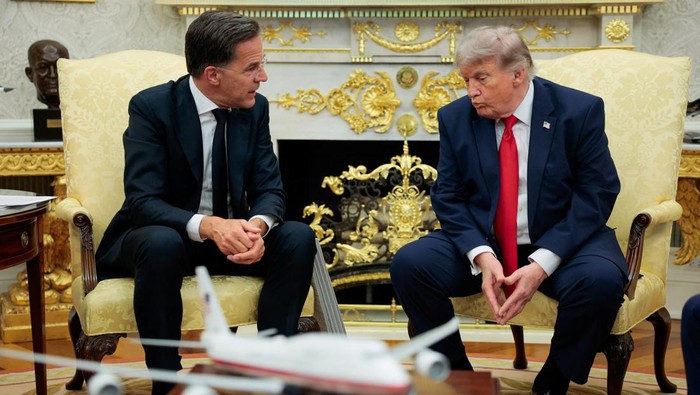 U.S. President Donald Trump shakes hands with NATO Secretary General Mark Rutte during a meeting in the Oval Office at the White House in Washington, D.C., U.S., June 24, 2026. REUTERS/Evan Vucci