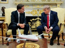 Potret Trump Ketemu Bos NATO, Ngaku Kecewa Nggak Dibantu Serang Iran