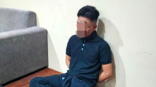 Pria berinisial RP yang mengaku sebagai tentara ditangkap polisi lantaran diduga menganiaya pacarnya di Lombok Timur, NTB, Rabu (25/6/2026). (Foto: Dok. Polres Lombok Timur)