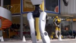 Video China Pamer Robot Skating, Lincah Banget!