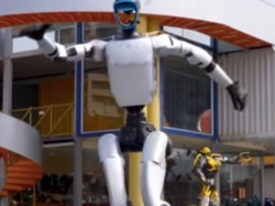 Video China Pamer Robot Skating, Lincah Banget!