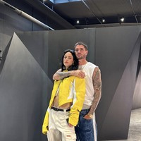 Memasuki 2025, De Paul dan Tini dikabarkan kembali menjalin hubungan secara diam-diam. Kali ini mereka memilih lebih tertutup dan berusaha menjaga kehidupan asmara jauh dari sorotan publik, terlebih setelah De Paul melanjutkan karier klubnya di Amerika Serikat. Pada 2026, Tini mengonfirmasi bahwa dirinya telah bertunangan dengan Rodrigo De Paul saat menjalani tur konser. Foto: dok. Instagram @rodridepaul