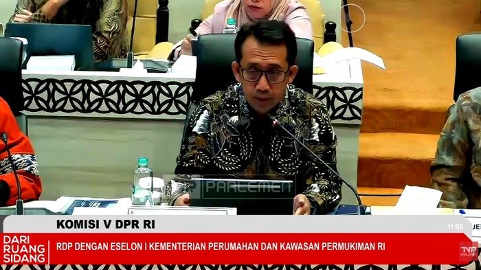 Sekretaris Jenderal Kementerian PKP Didyk Choiroel dalam Rapat Dengar Pendapat Komisi V DPR RI dengan Eselon I Kementerian PKP