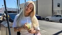 Penampilan Shakira Jasmine berambut blonde ramai disorot netizen. Gila banget ini woi, komen @nastasiadeline. Barbie banget, sahut yang lainnya. (Foto: dok Instagram shakirajsmn)