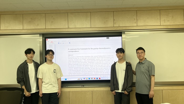 Siswa SMA Sains Seoul yang berhasil terbitkan penelitian tentang black hole ke jurnal internasional.