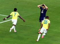 Vinicius Menggila, Brasil Sikat Skotlandia 3-0 dan Kunci Juara Grup