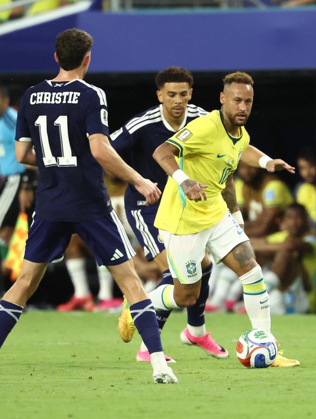 Berhasil Main di Piala Dunia 2026, Neymar Nangis