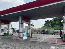 Kelangkaan Solar di Mojokerto Bikin Sopir Truk Menjerit