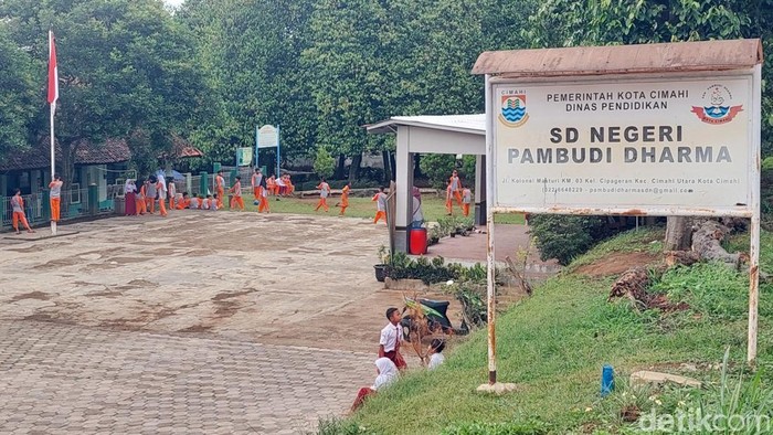 Suasana SDN Pambudi Dharma Cimahi yang terdampak operasional TPST Sentiong