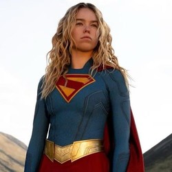 Supergirl Loyo, Milly Alcock Disalahkan
