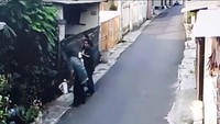 Viral 3 Pengamen Bakar Pagar Rumah Warga di Bekasi, 1 Pelaku Ditangkap