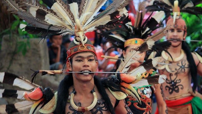 Tari Mandau. (Media Center Pemprov Kalimantan Tengah)