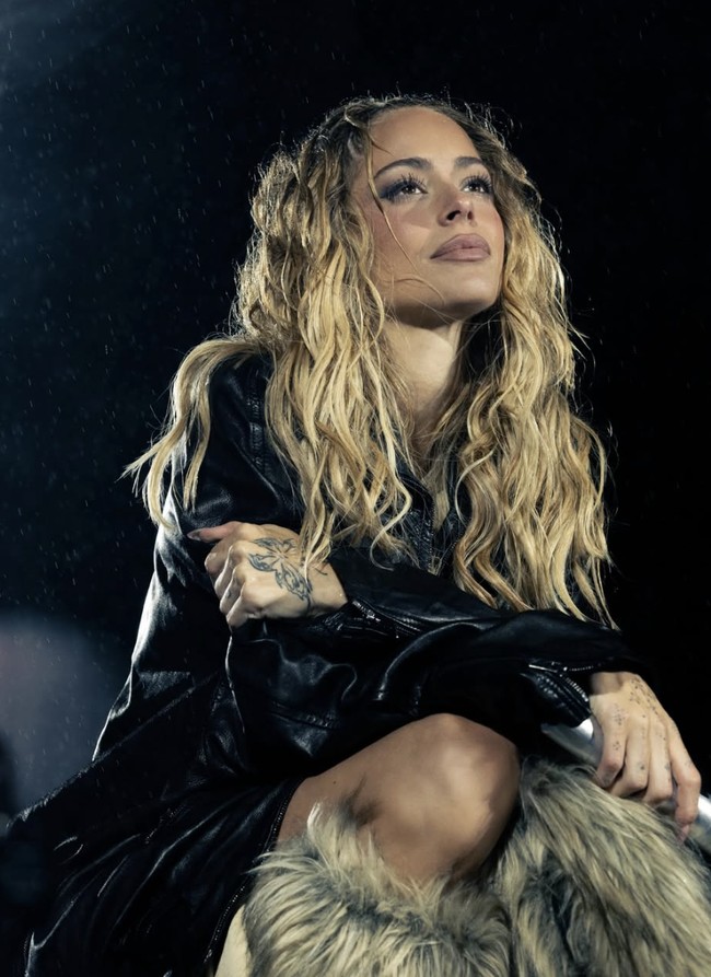 Pemilik nama lengkap Martina Stoessel merupakan salah satu artis paling populer di Argentina. Ia mengawali karier sebagai aktris sebelum sukses meniti jalan sebagai penyanyi pop dengan jutaan penggemar di Amerika Latin hingga mancanegara. Foto: dok. Instagram @tinistoessel