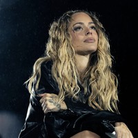 Pemilik nama lengkap Martina Stoessel merupakan salah satu artis paling populer di Argentina. Ia mengawali karier sebagai aktris sebelum sukses meniti jalan sebagai penyanyi pop dengan jutaan penggemar di Amerika Latin hingga mancanegara. Foto: dok. Instagram @tinistoessel