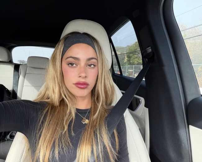 Banyak warganet menuding Tini sebagai orang ketiga karena hubungan tersebut mencuat tak lama setelah De Paul mengakhiri kisah cintanya dengan model Argentina Camila Homs saat sedang hamil.   Foto: dok. Instagram @tinistoessel