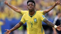 Isapan Jempol Skotlandia Vs Brasil Diganggu Serangan Alien