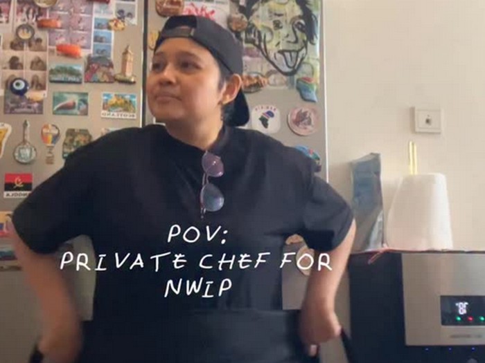 Viral aksi chef pribadi keluarga Nikita Willy bagikan momen masak rumah mewah.