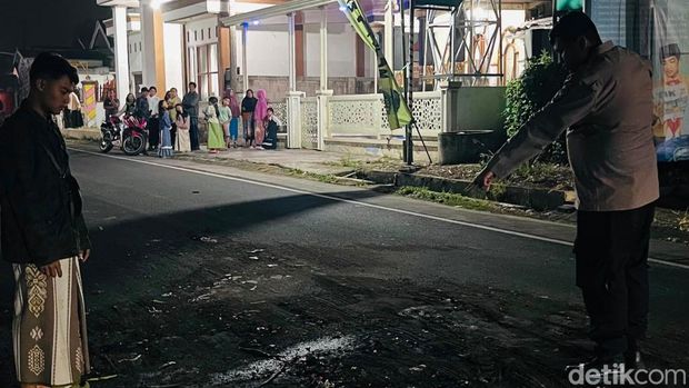 Warga Pasuruan meninggal saat mengejar maling yang curi motornya. Pencuri itu sempat tertabrak mobil tapi berhasil diselamatkan temannya.
