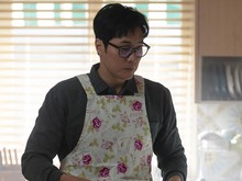 Potret So Ji Sub Jadi Bapak Rumah Tangga di Agent Kim Reactivated