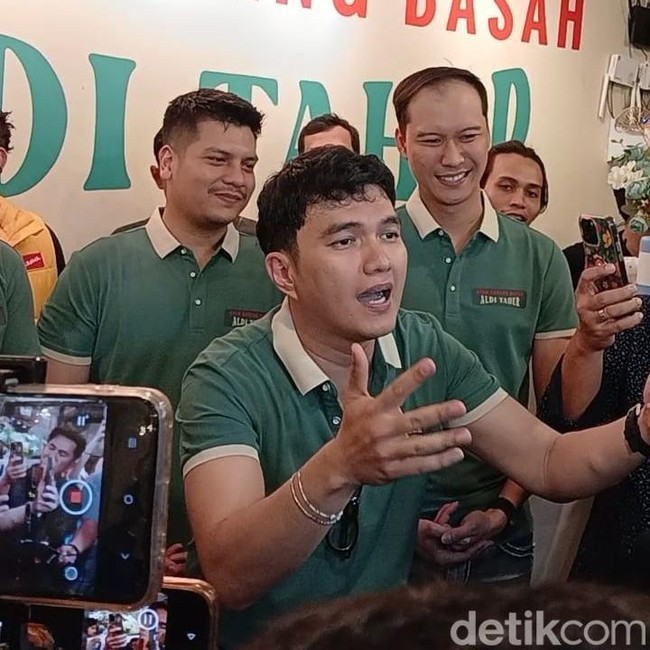 Cerita Aldi Taher Palsukan Karangan Bunga dari Raffi Ahmad
