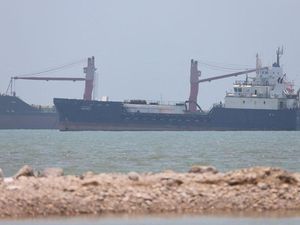 Tarik Ulur Selat Hormuz
