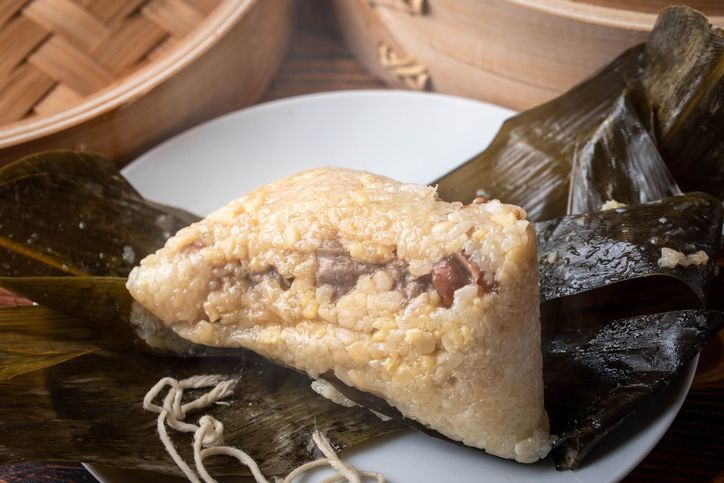 Bakcang Bakcang, kudapan dari beras ketan asal China.