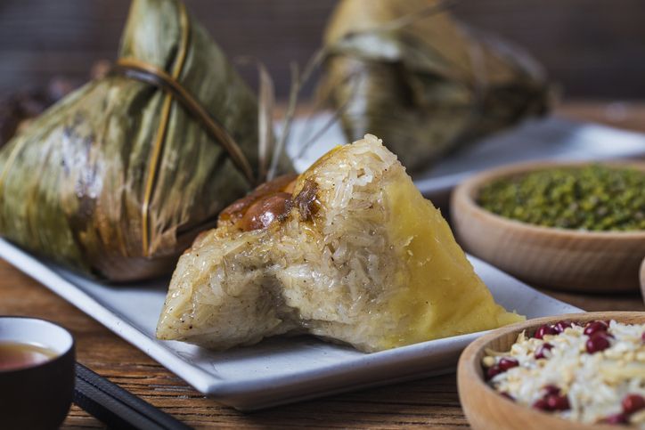 Bakcang Bakcang, kudapan dari beras ketan asal China.
