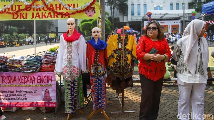 Bazar UMKM Semarakkan HUT ke-499 Jakarta Sejumlah penduduk memadati pagelaran makanan dan busana nan digelar di laman Kantor Wali Kota Jakarta Utara, Jumat (26/6/2026). Kegiatan ini menjadi bagian dari rangkaian seremoni HUT ke-499 Jakarta sekaligus menyambut perjalanan menuju lima abad ibu kota.