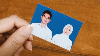 Dea Annisa dan Zaki Pamer Foto Background Biru, Kode Pernikahan Makin Dekat?