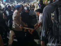 Ada Belasan Orang Pendemo Ditangkap Diduga Bikin Ricuh di Grahadi