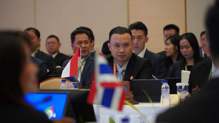 Dirjen Imigrasi RI Hendarsam Marantoko memimpin langsung diskusi