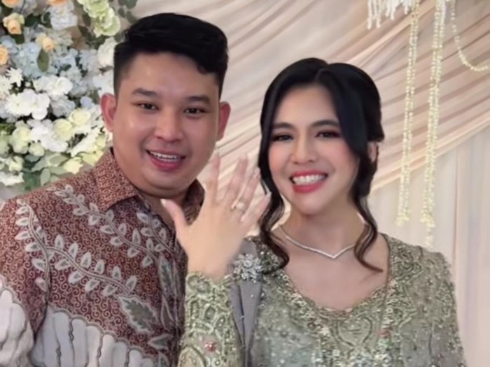 DJ Una dilamar pacar, Andi Agum.