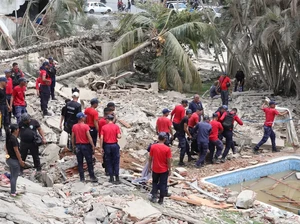 Momen Penyelamatan Bocah 11 Tahun Terjebak Reruntuhan Imbas Gempa Venezuela