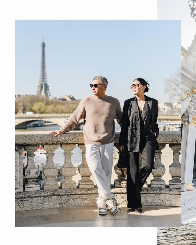 Saat berlibur di Paris, pasangan ini menunjukkan bahwa warna yang berbeda pun bisa tetap terlihat serasi. Meski busana yang dikenakan memiliki nuansa kontras, pemilihan aksesori seperti kacamata dengan gaya senada membuat penampilan tetap terlihat harmonis.Foto: Dok. Instagram Gading Marten