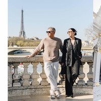 Saat berlibur di Paris, pasangan ini menunjukkan bahwa warna yang berbeda pun bisa tetap terlihat serasi. Meski busana yang dikenakan memiliki nuansa kontras, pemilihan aksesori seperti kacamata dengan gaya senada membuat penampilan tetap terlihat harmonis.Foto: Dok. Instagram Gading Marten