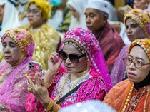 Gaya Nyentrik Jemaah Haji Sulteng Pulang dari Tanah Suci
