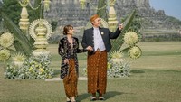 Gilang Dirga kali ini bergaya menunjuk ke arah depan sambil bergandengan tangan dengan Adiezty Fersa, yang seolah sedang menunjukkan masa depan indah bersama. Eh ada apa tuh di sana? tulis Adiez dilihat di Instagram, Sabtu (27/6/2026). (Foto: dok Instagram adieztyfersa)