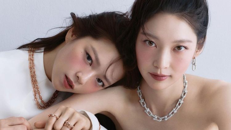 Gaya Kompak Gong Seung Yeon & Jeongyeon TWICE, Kakak-Adik Eksis Jadi Artis