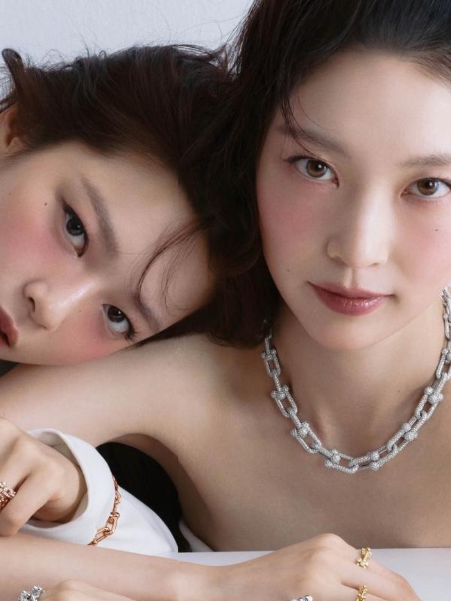 Gaya Kompak Gong Seung Yeon & Jeongyeon TWICE, Kakak-Adik Eksis Jadi Artis