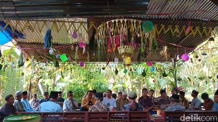 Hajat bumi di Desa Cikalong, Kecamatan Sidamulih, Kabupaten Pangandaran