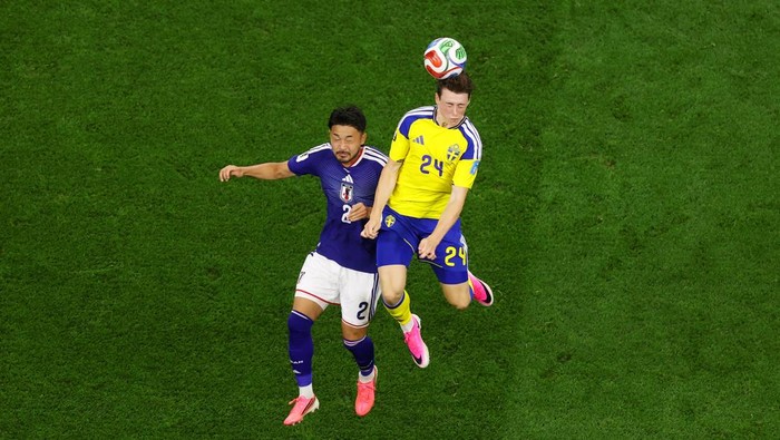 ARLINGTON, TEXAS - JUNE 25: Yukinari Sugawara #2 of Japan is challenged by Elliot Stroud #24 of Sweden during the FIFA World Cup 2026 Group F match between Japan and Sweden at Dallas Stadium on June 25, 2026 in Arlington, Texas. (Photo by Lars Baron/Getty Images)