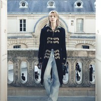 Visual Jimin BTS menuai perdebatan setelah menghadiri fashion show Dior. Netizen ramai membandingkan hasil Getty Images dan postingan Instagram-nya. Foto: Instagram