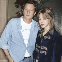 Namun, tak sedikit netizen membela Jimin BTS hanya bersikap profesional sebagai global ambassador Dior, dengan membagikan hasil fotonya yang bagus. Foto: Instagram