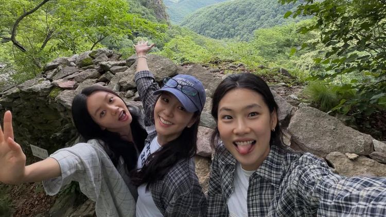 Bikin Gemas! Serunya Momen Girls Trip Jisoo BLACKPINK, Hyeri & Jung Ho Yeon
