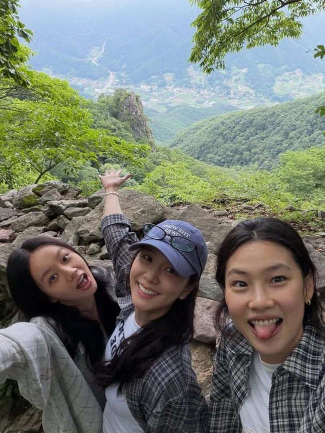 Bikin Gemas! Serunya Momen Girls Trip Jisoo BLACKPINK, Hyeri & Jung Ho Yeon