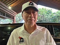 Jokowi Mulai Keliling Indonesia Pakai Kemeja-Topi PSI Kiriman Kaesang